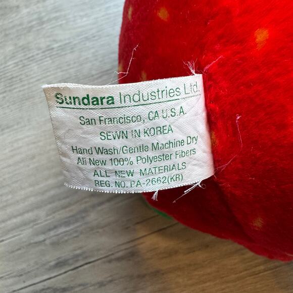 Vintage Strawberry Plush Stuffed Animal Del Monte Red Collectible Fruit Toy 1988 - Picture 4 of 7